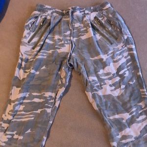 Camo drawstring pant